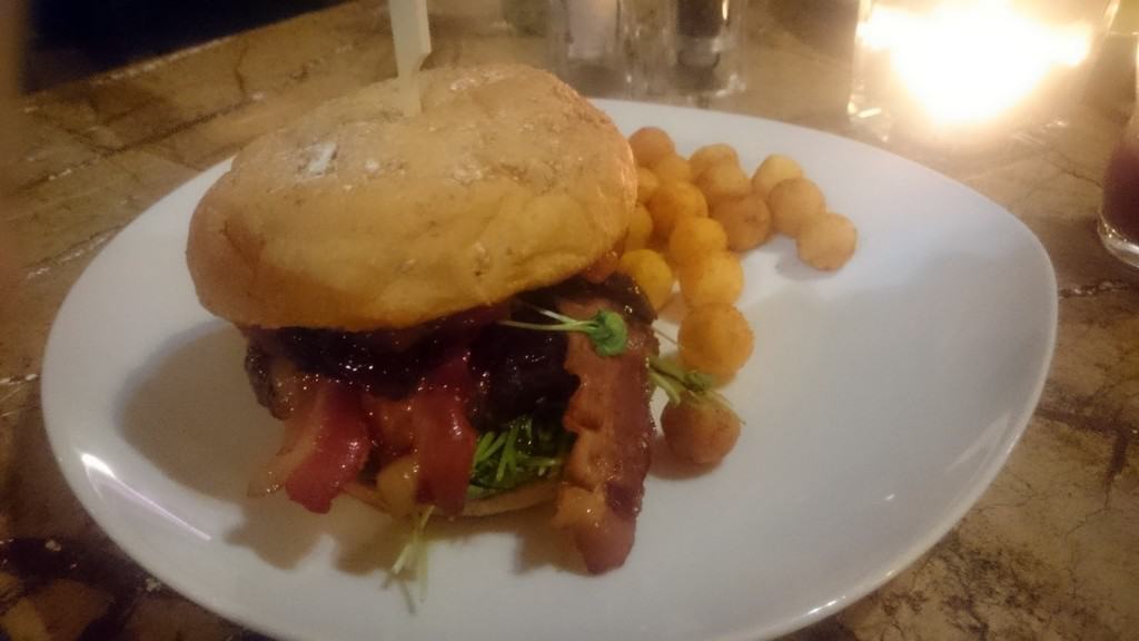 Bison Burger im Restaurant Bonasus